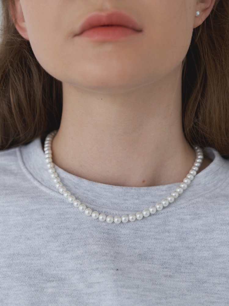 Shiny Soft Slim Pearl Necklace